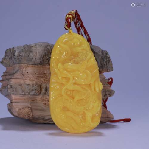 A CHINESE AMBER TABLET WITH DRAGON CARVING