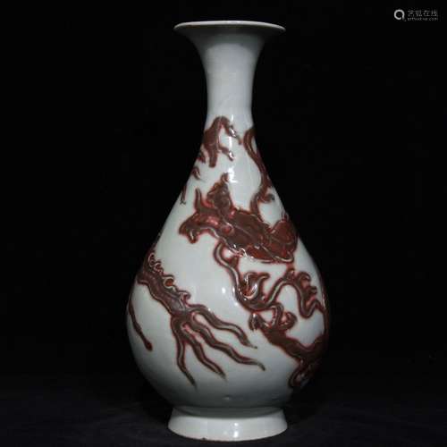 A CHINESE UNDERGLAZE YUHUCHUN VASE WITH DRAGON PATTERN