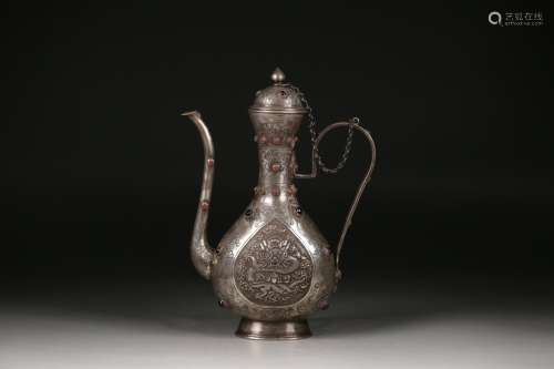 A CHINESE SILVER VESSEL