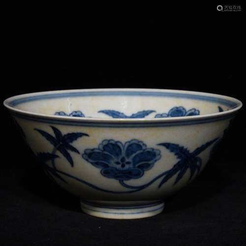 A CHINESE BLUE AND WHITE BOWL WITH FLOWER PATTERN