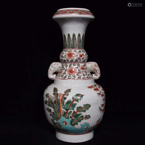 A CHINESE RED AND GREEN CAI EAR VASE WITH BAMBOO PATTERN