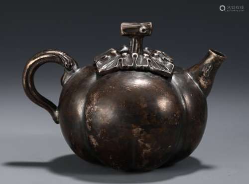 A CHINESE SILVER TEA POT WITH FRUIT PATTERN