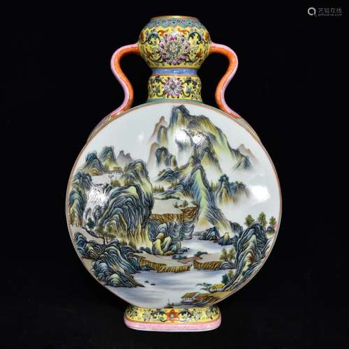 A CHINESE FEN CAI VASE WITH SCENE PAINTING