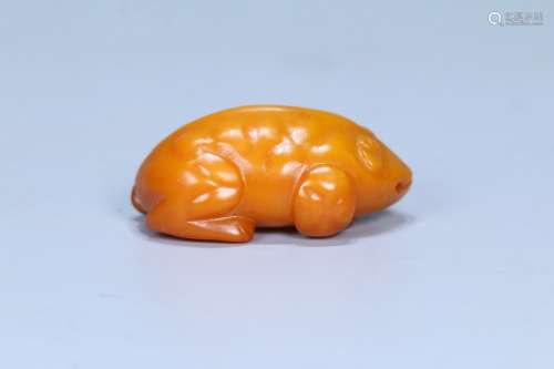 A CHINESE YELLOW JADE ORNAMENT WITH BEAST SHAPE