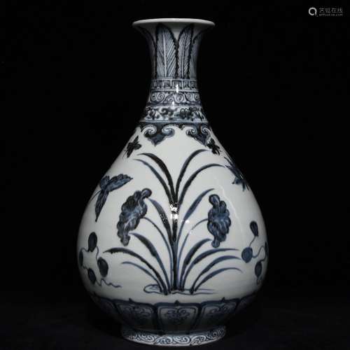 A CHINESE BLUE AND WHITE YUHUCHUN VASE WITH BUTTERFLY PATTERN