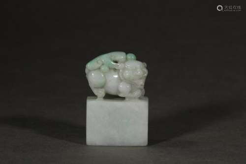 A CHINESE JADEITE SEAL WITH BEAST CARVING