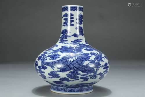 A CHINESE BLUE AND WHITE VASE WITH DRAGON PATTERN