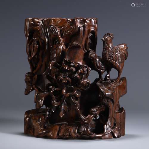 A CHINESE ROSEWOOD ORNAMENT WITH FLOWER SHAPE