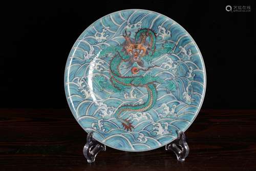 A CHINESE BLUE AND WHITE PLATE WITH DRAGON AND SEA PATTERN