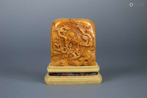 A CHINESE TIANHUANG STONE SEAL WITH DRAGON CARVING