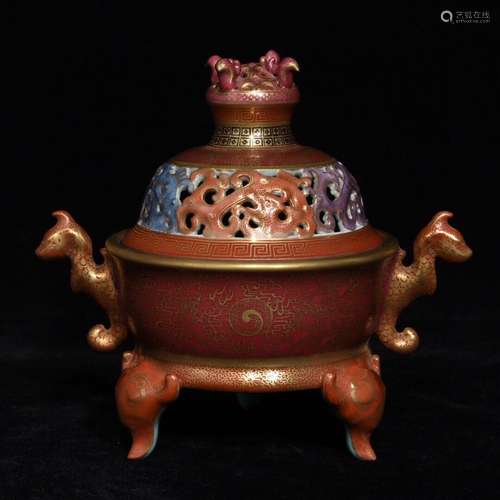 A CHINESE ENAMELED INCENSE HOLDER