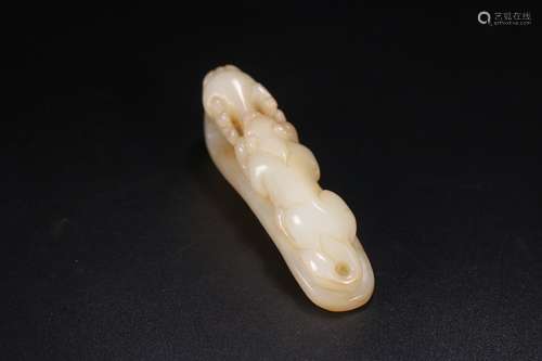 A CHINESE HETIAN JADE HANDPIECE WITH DRAGON CARVING