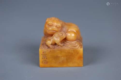 A CHINESE TIANHUANG STONE SEAL WITH BEAST CARVING