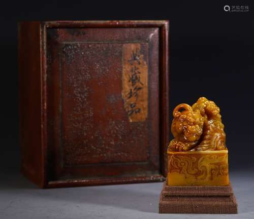 A CHINESE TIANHUANG STONE SEAL WITH BEAST CARVING