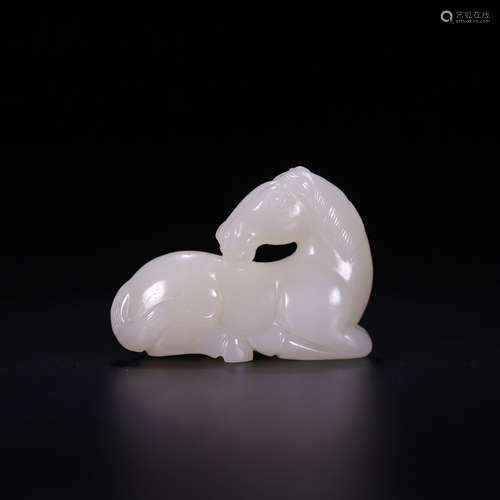 A CHINESE HETIAN JADE ORNAMENT WITH BEAST SHAPE