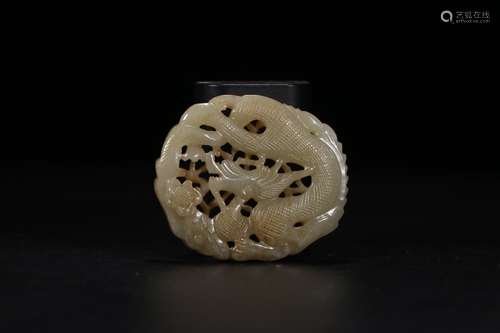 A CHINESE HETIAN JADE HANDPIECE WITH DRAGON CARVING