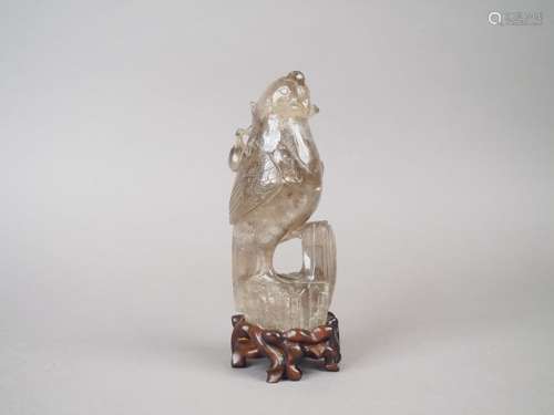 Statuette en cristal de roche fumé figurant une pe…