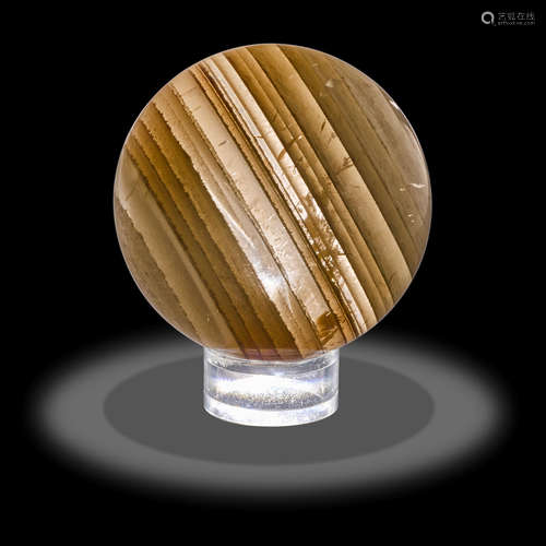 Quartz Sphere with Linear Inclusions