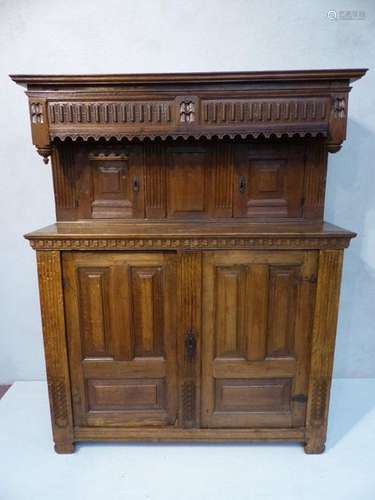 Oak renaissance troonkast. Period: 17th century.