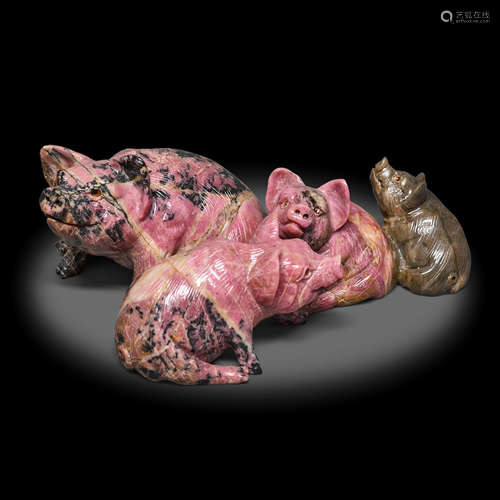 Rhodonite Carving of a Family of Pigs