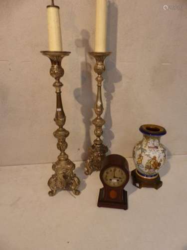 Lot including a pair of candelabra lamps, a polych…