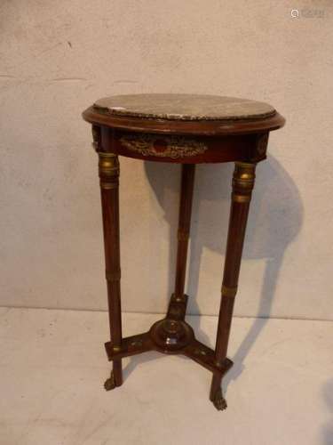 Small mahogany Empire style pedestal table in maho…