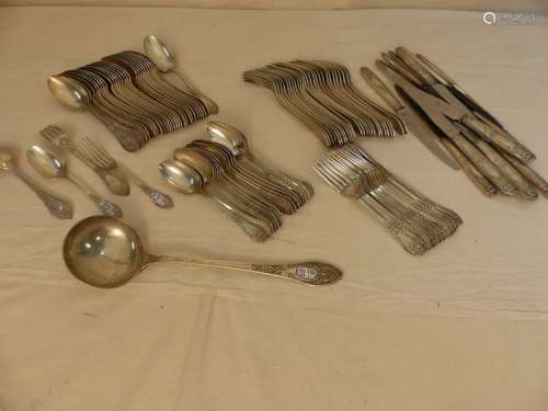 Housewife's part of 86 cutlery and 25 silver knive…