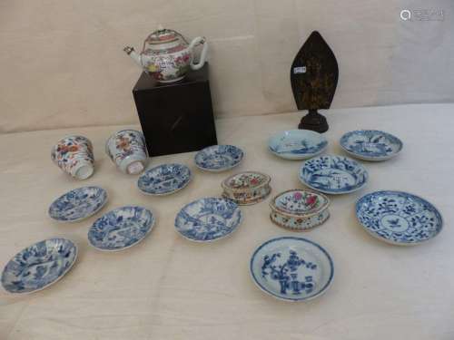 Set including a teapot, 2 saltcellars, 2 cups and …