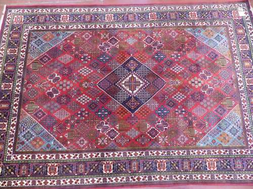 Large oriental rug. Size: 390 x 260 cm.