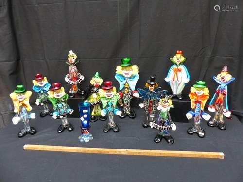 A collection of 13 great Murano glass clowns. Peri…