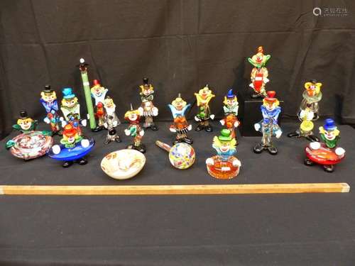 A collection of 18 Murano glass clowns or ashtrays…