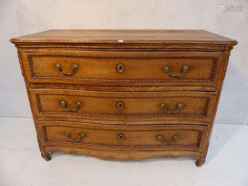 Carved oak chest with 3 drawers. Period: 18th cent…