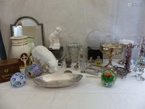 Lot of 31 objects varied: two silver plated metal …