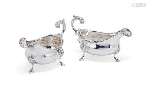 A pair of silver sauceboats Rebecca Emes and Edward Barnard, London 1820 (2)