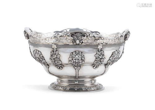 A large silver bowl Wakely & Wheeler, London 1918