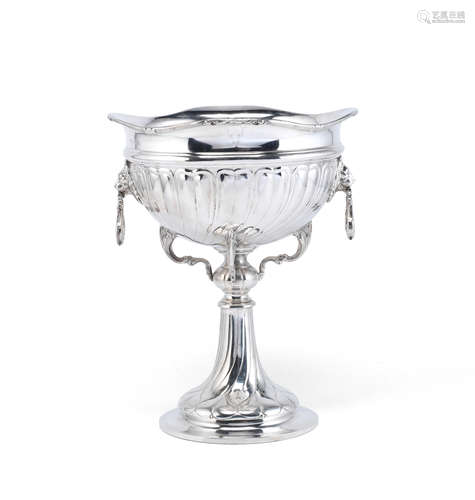 A large silver standing bowl Charles Boyton & Son Ltd, London 1929