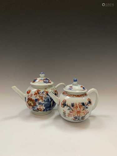 Two Chinese spherical Imari porcelain teapots, 18th century, height 13.5cm, width 19cm, and height