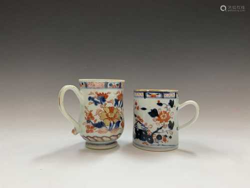 Two Chinese export Imari porcelain mugs, 18th century, height 12.3cm and 10.5cm.