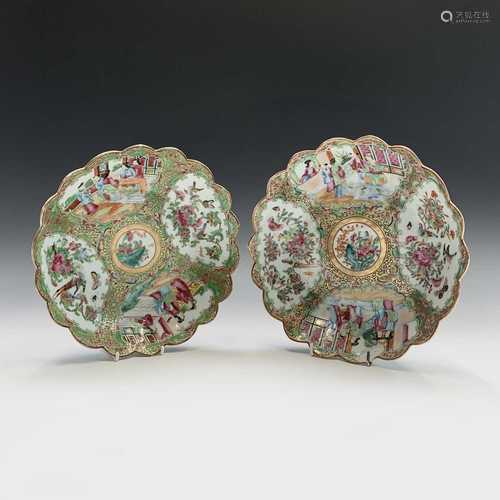 A pair of Chinese Canton porcelain dishes, 19th century, diameter 25.5cm.