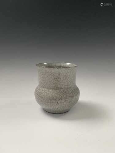 A Chinese Ge-type glazed zhadou, Ming period, height 11cm, diameter 11.5cm.