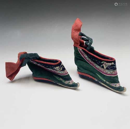 A pair of Chinese silk embroidered lotus shoes, early 20th century, length 13.5cm.