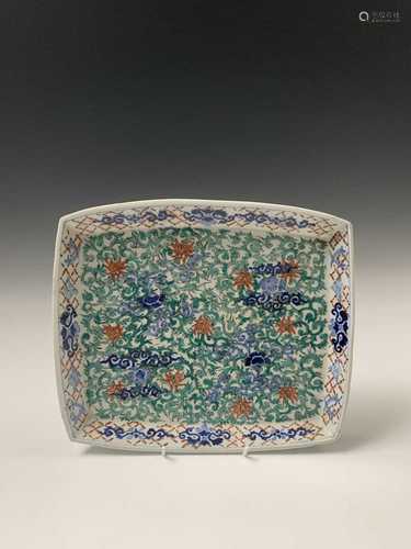 A Chinese porcelain tray, Qing period, the scrolling foliate decoration with red and gilt palmettes,