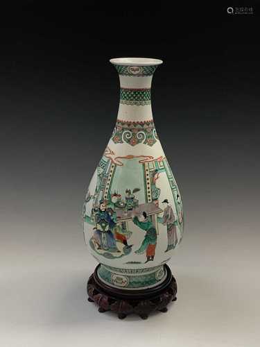 An impressive large Chinese famille verte porcelain pear-shaped vase, Qing dynasty, 19th century, in