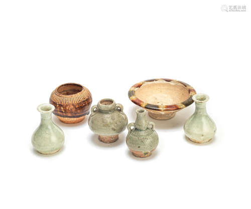 A group of miniature vessels, including a sancai glazed stem dish Tang to Song/Yuan Dynasty