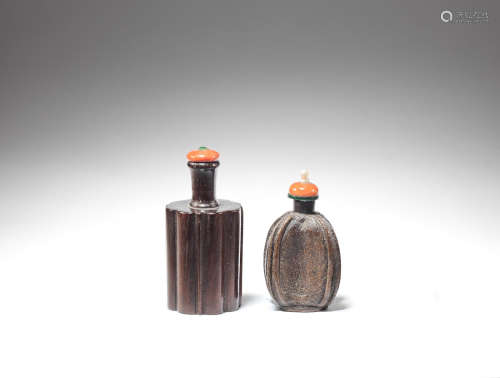 A hongmu and a moulded gourd snuff bottle Late Qing Dynasty