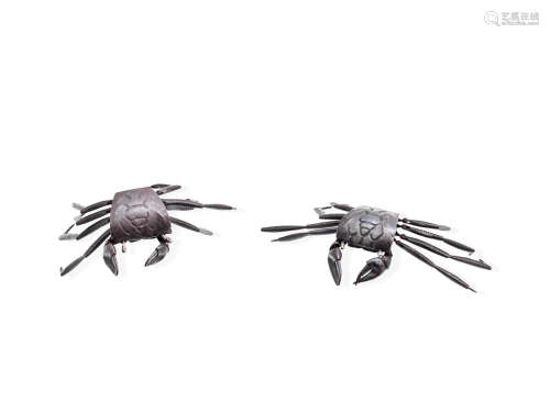 A pair of iron jizai okimono of crabs Probably early 20th century