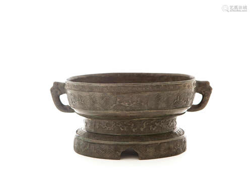 An archaistic bronze oval form ritual food vessel, gui 17th/18th century