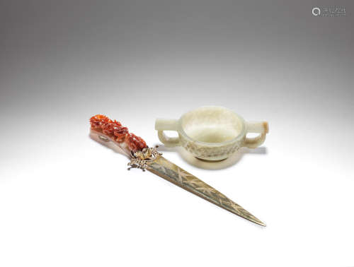 A jade two-handled cup and a mounted jadeite belt hook Ming Dynasty and later