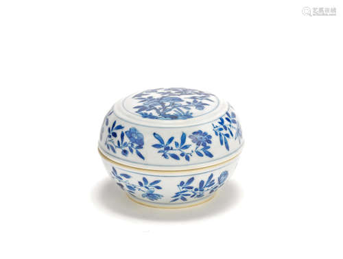 A blue and white 'floral' box and cover Kangxi