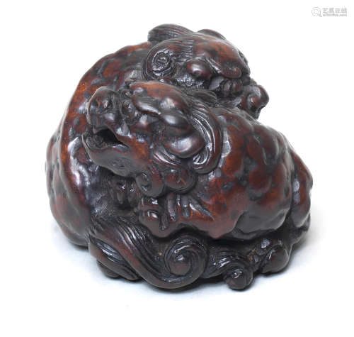 A wood netsuke of two shishi By Tametaka, Nagoya, 18th century